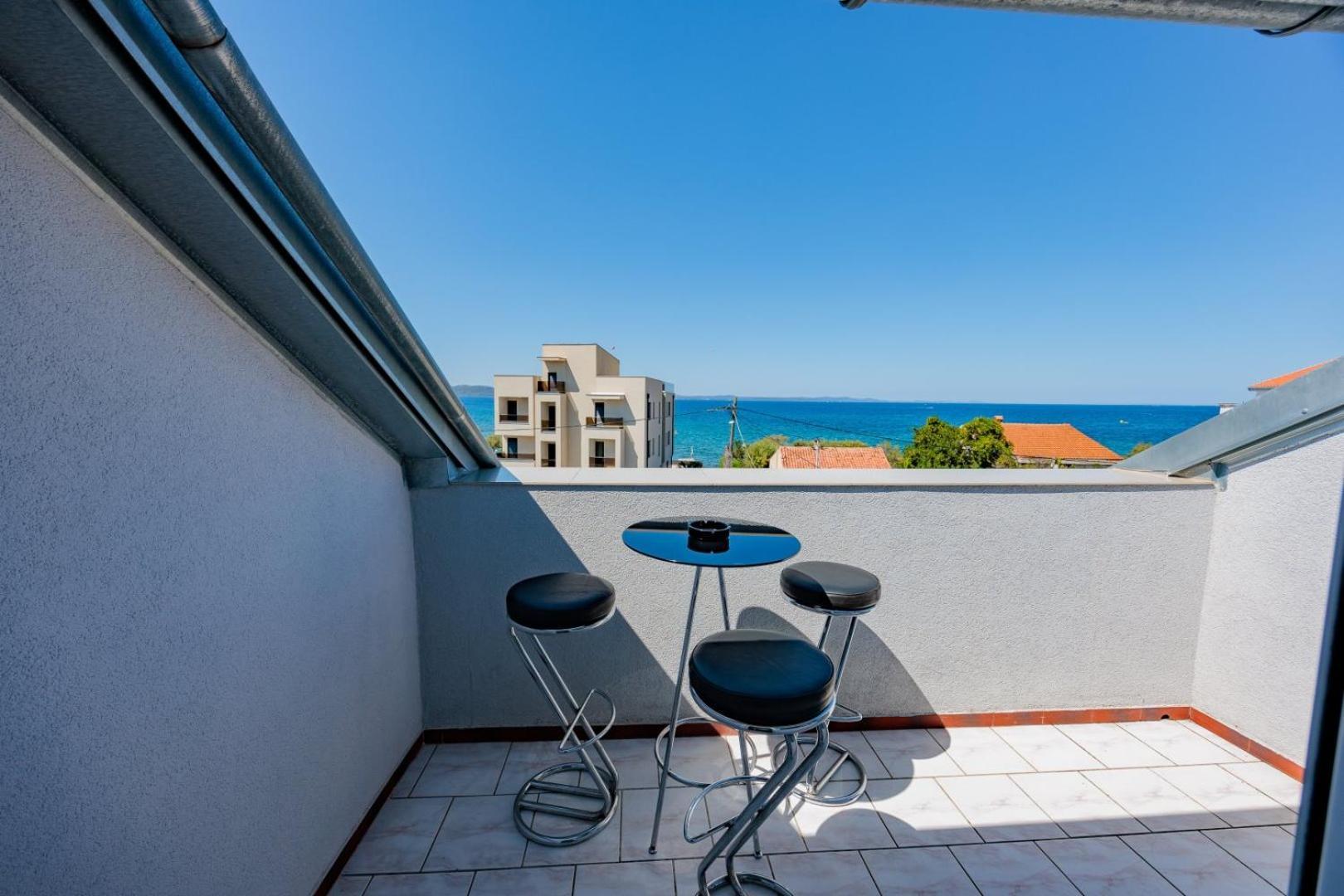 Crowonder Lucky Holiday House With Pool And Patio 30 Meters From The Beach ซาดาร์ ภายนอก รูปภาพ