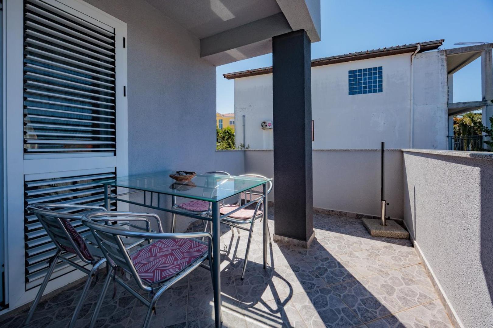Crowonder Lucky Holiday House With Pool And Patio 30 Meters From The Beach ซาดาร์ ภายนอก รูปภาพ