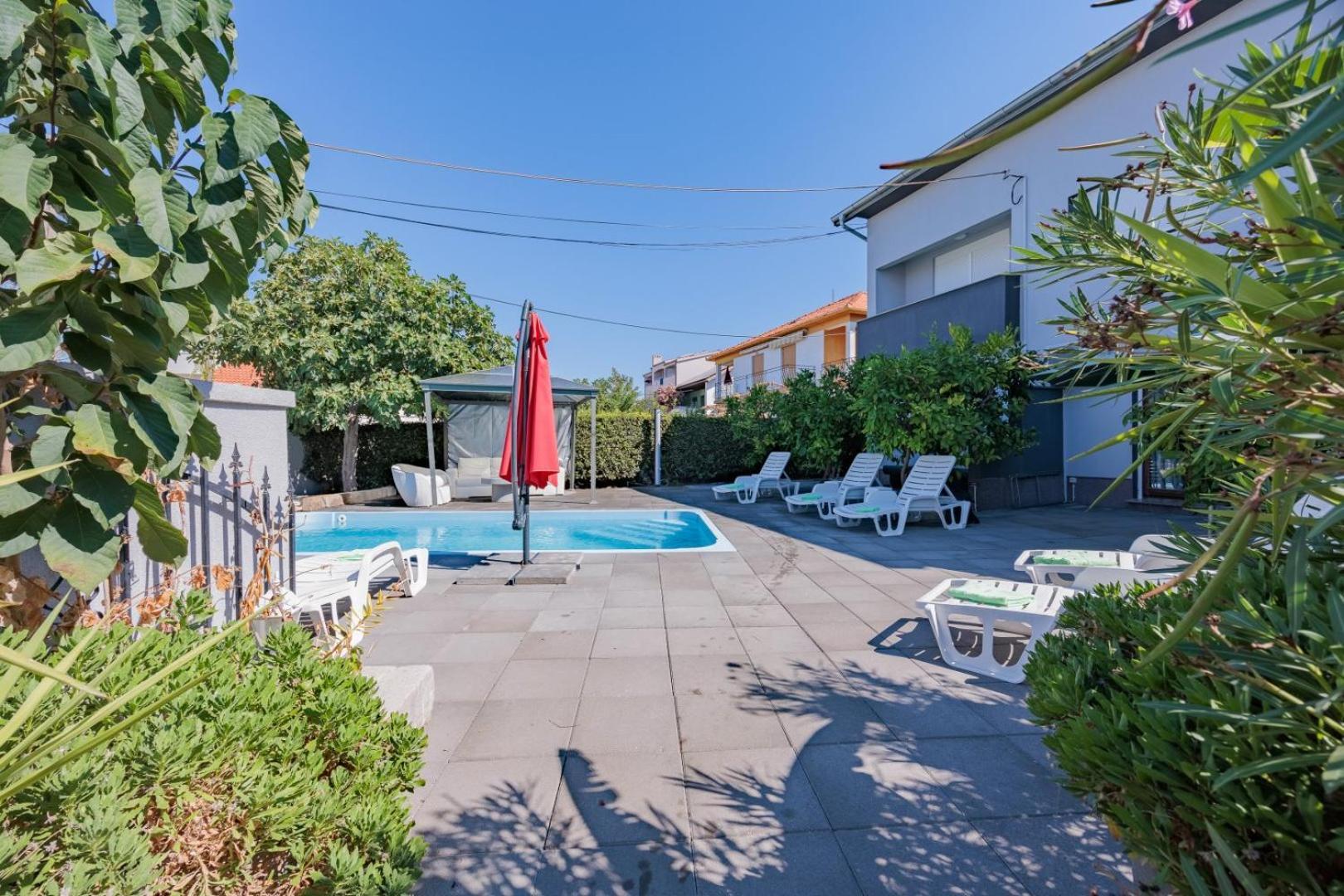 Crowonder Lucky Holiday House With Pool And Patio 30 Meters From The Beach ซาดาร์ ภายนอก รูปภาพ